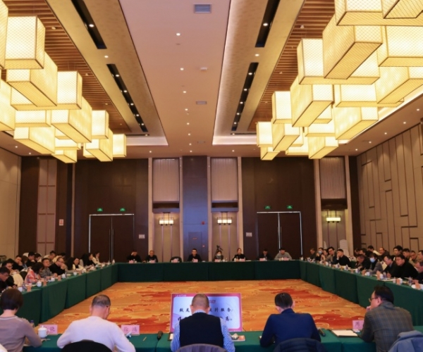 奋进2025丨437ccm必赢国际丝绸工贸生长聚会聚焦新程